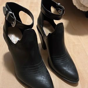 NWOT! Western style Express booties